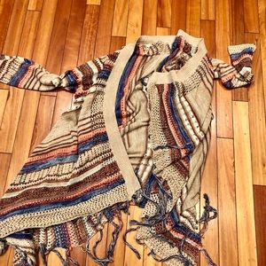 Long gorgeous sweater with fringe detailing